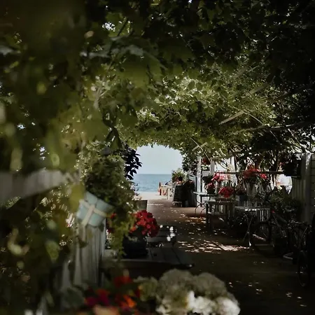Апарт-отель Marina Coastal