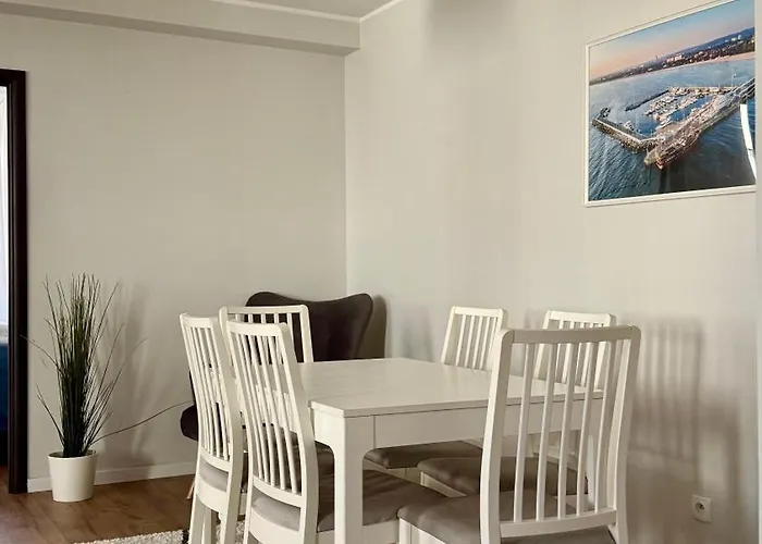 Marina Beachside Aparthotel 3*